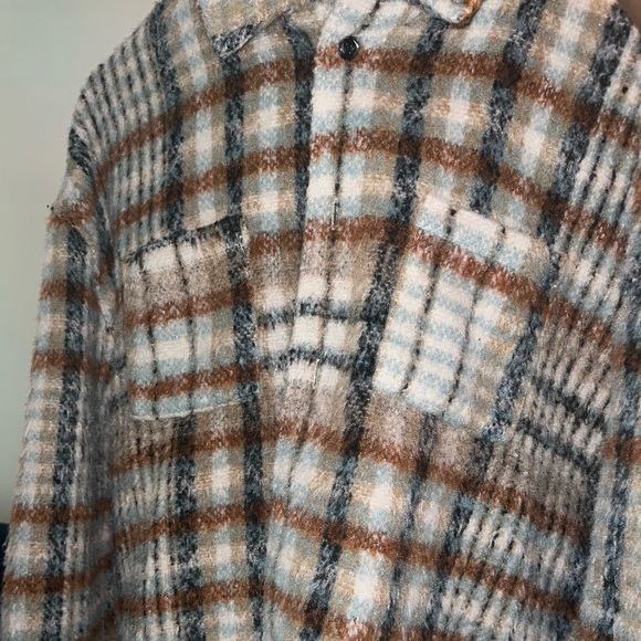 Excellent quality plaid shacket from Fashion Nova. - Picture 6 of 8